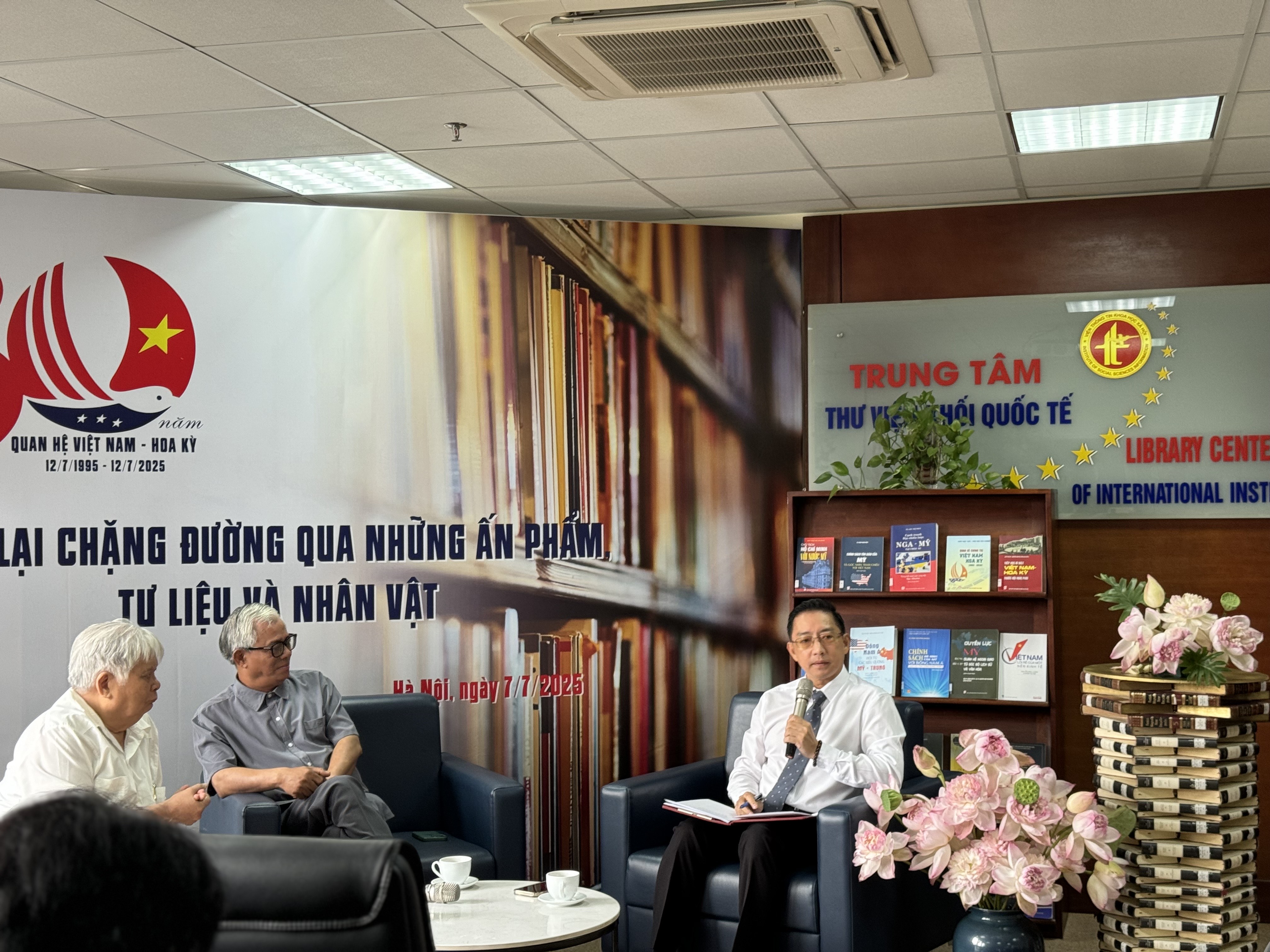 Tọa đàm khoa học “30 năm quan hệ Việt – Mỹ”: Nhìn lại chặng đường qua những ấn phẩm, tư liệu và nhân vật